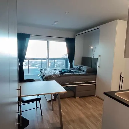 Modern Apartment Near Airport *