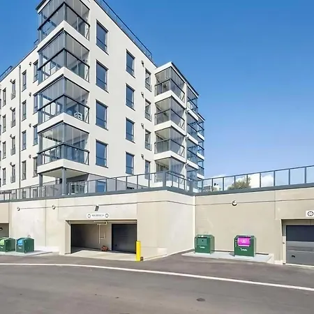 Modern Apartment Near Airport Apartment *